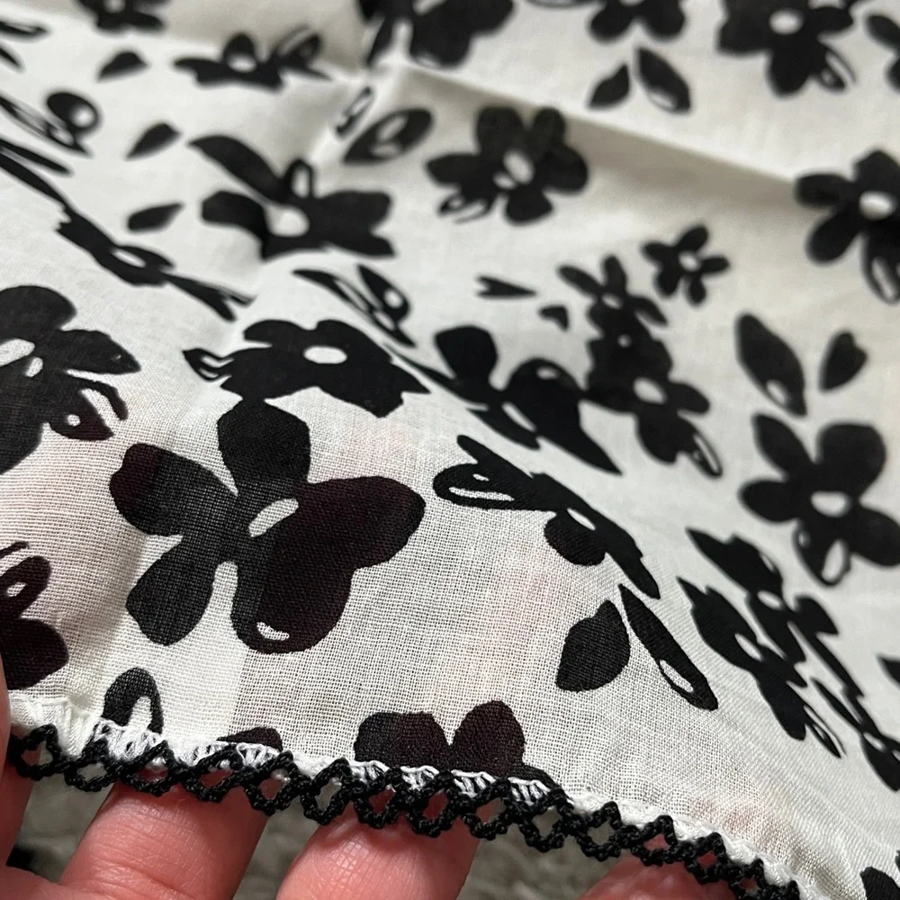 Floral Black and White Scarf No brand 27x27